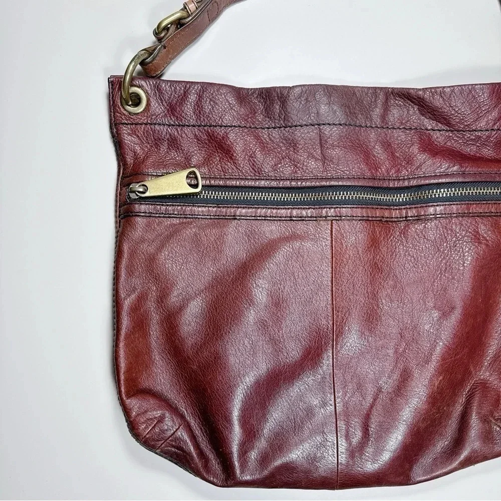 Fossil Women’s Long Live Vintage Leather Explorer Hobo Bag Dark Brown